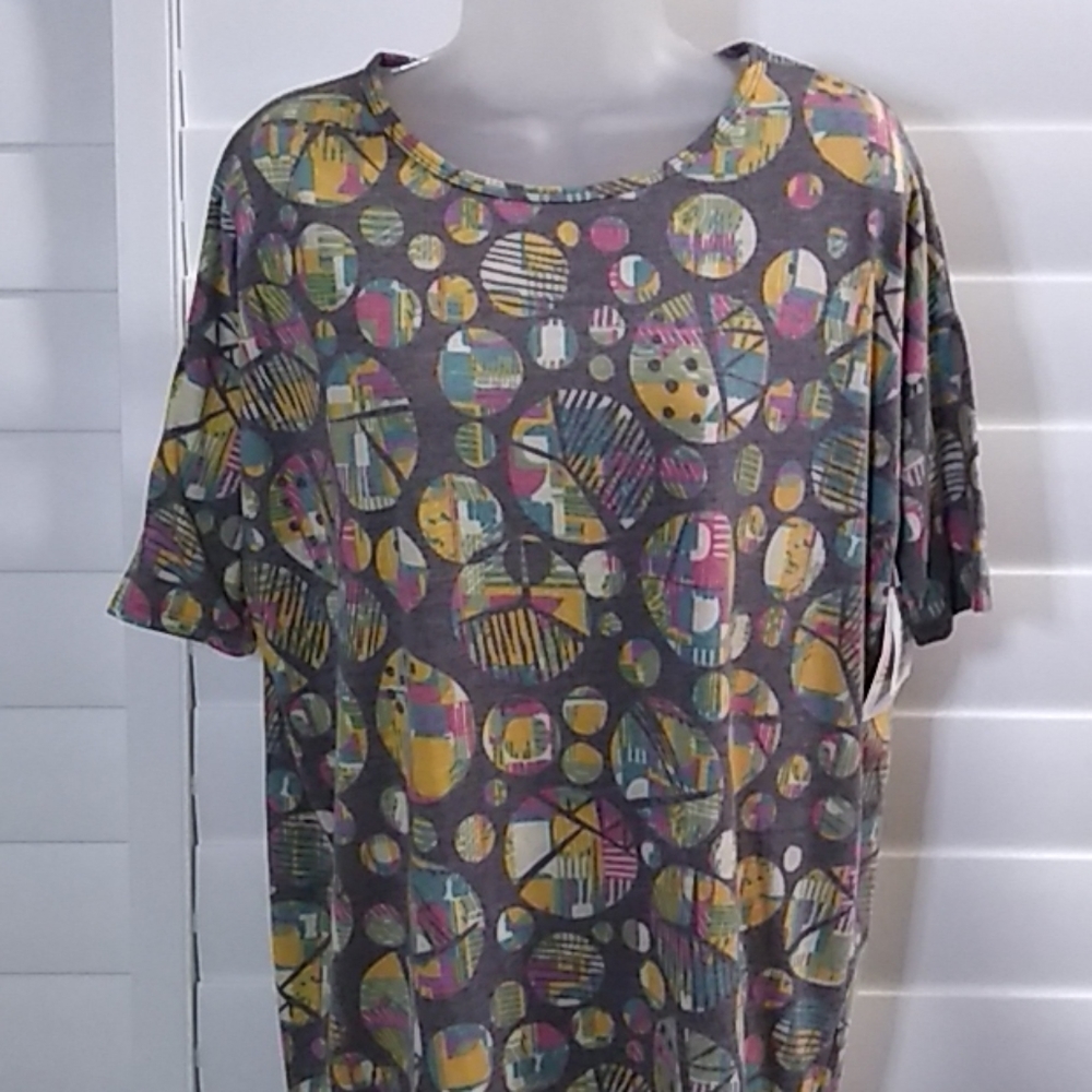 LulaRoe Irma oversized tee